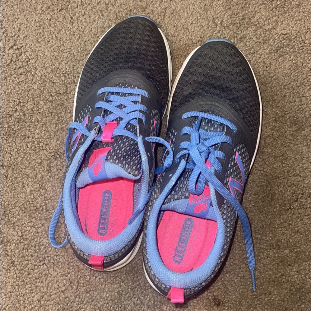 excellent condition New Balance gym shoes!!